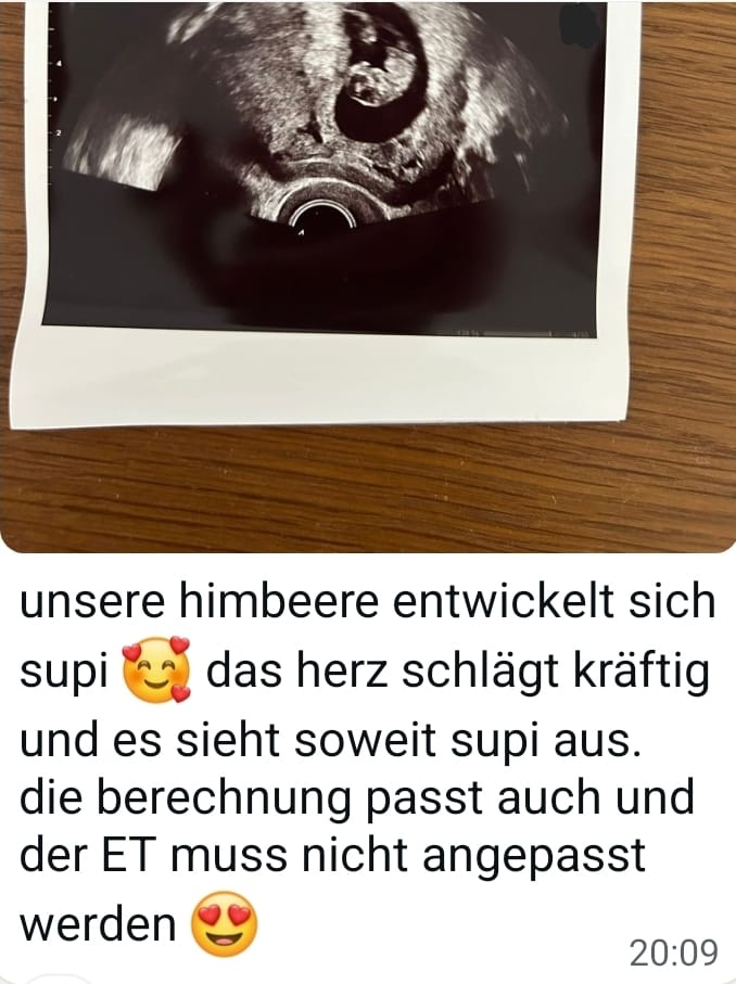 Kundinnenrückmeldung mit einem Ultraschallbild und kräftigem Herzschlag.
